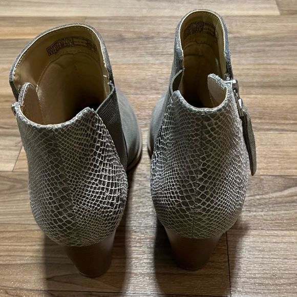 Vionic Women’s Anne Ankle Bootie Suede Snakeskin Printed Heel Gray‎ Tan Size 8.5 - Picture 5 of 13